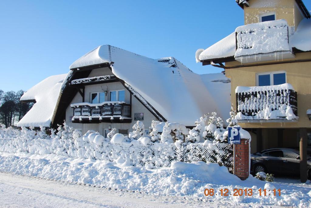 Zajazd I Restauracja "Mysliwskie Zacisze" Nikielkowo Exteriér fotografie